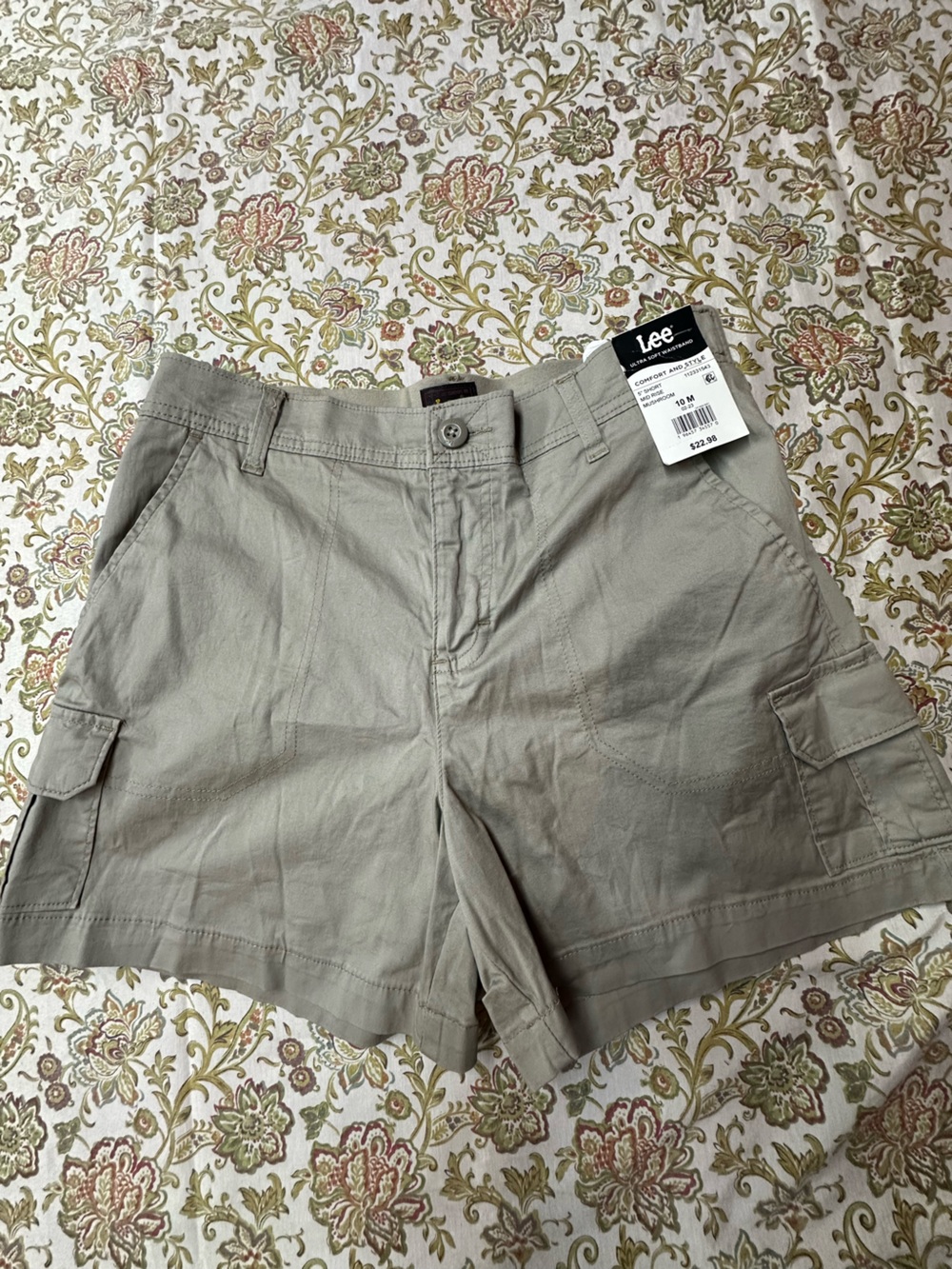 Lee Women's Cargo Shorts in Light Taupe